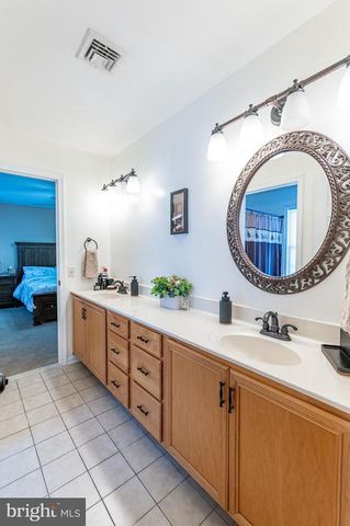 1410 LORTON DR, Easton, PA 18040