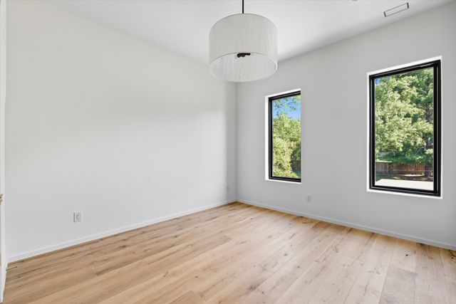 860 Brook Hollow Rd, Nashville, TN 37205