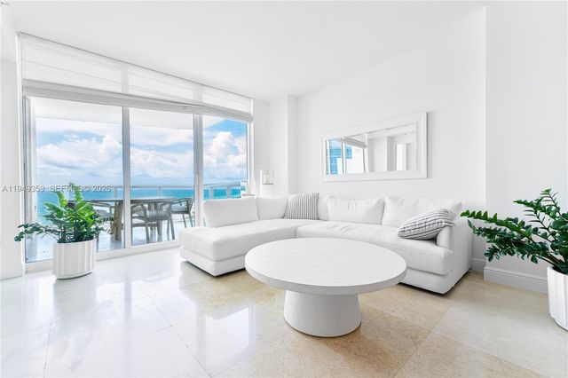 3801 Collins Ave 1105, Miami Beach, FL 33140
