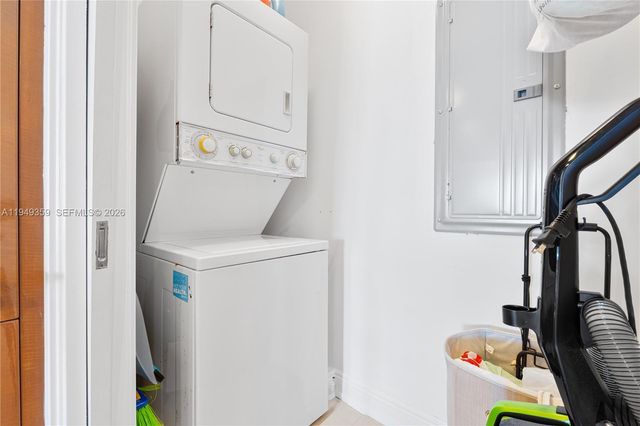 3801 Collins Ave 1105, Miami Beach, FL 33140