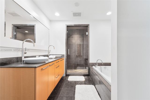 3801 Collins Ave 1105, Miami Beach, FL 33140