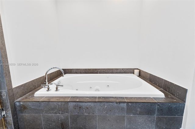 3801 Collins Ave 1105, Miami Beach, FL 33140