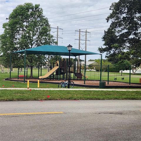 9425 SW 51st Pl, Cooper City, FL 33328