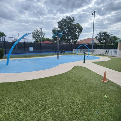 9425 SW 51st Pl, Cooper City, FL 33328