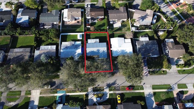 9425 SW 51st Pl, Cooper City, FL 33328