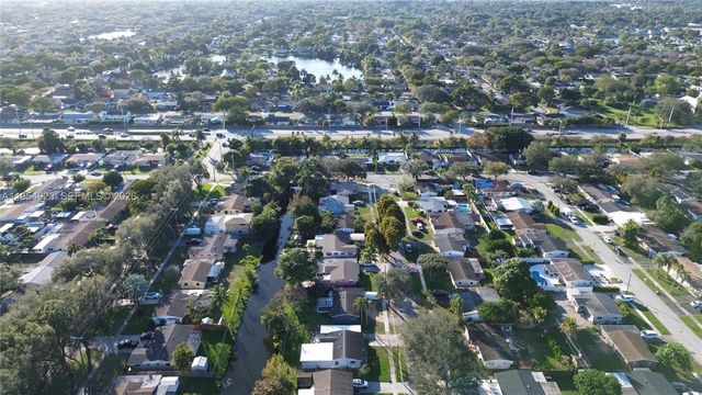 9425 SW 51st Pl, Cooper City, FL 33328