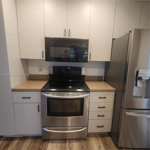 9425 SW 51st Pl, Cooper City, FL 33328