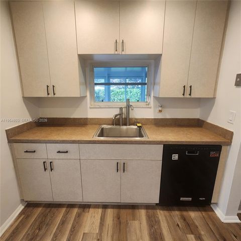 9425 SW 51st Pl, Cooper City, FL 33328