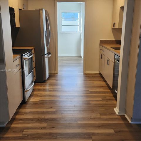 9425 SW 51st Pl, Cooper City, FL 33328