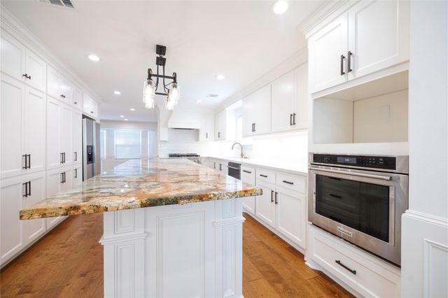 5415 Three Oaks Circle, Houston, TX 77069