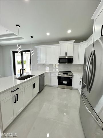 822 NE 19th ST, Cape Coral, FL 33909