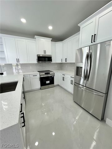 822 NE 19th ST, Cape Coral, FL 33909