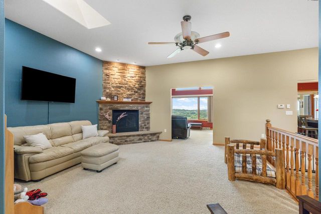 W1967 Mystic COURT, Ixonia, WI 53036