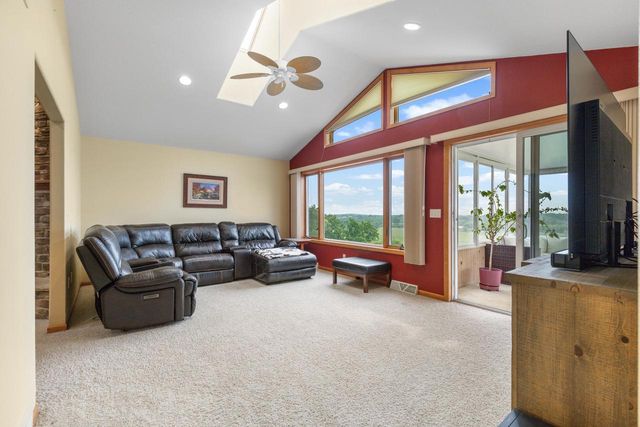 W1967 Mystic COURT, Ixonia, WI 53036