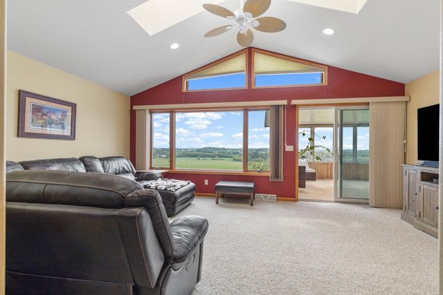 W1967 Mystic COURT, Ixonia, WI 53036