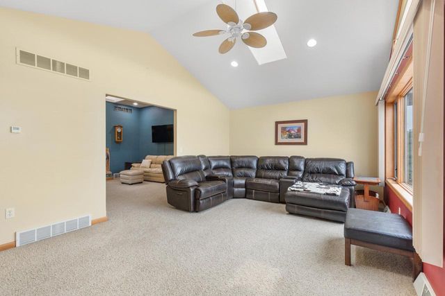 W1967 Mystic COURT, Ixonia, WI 53036