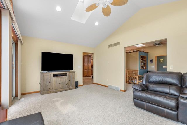 W1967 Mystic COURT, Ixonia, WI 53036