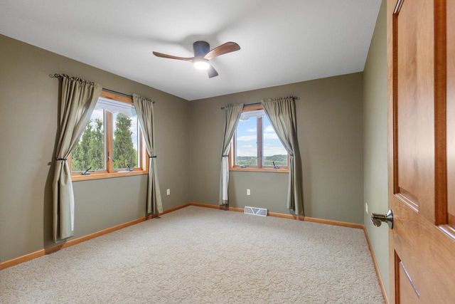 W1967 Mystic COURT, Ixonia, WI 53036