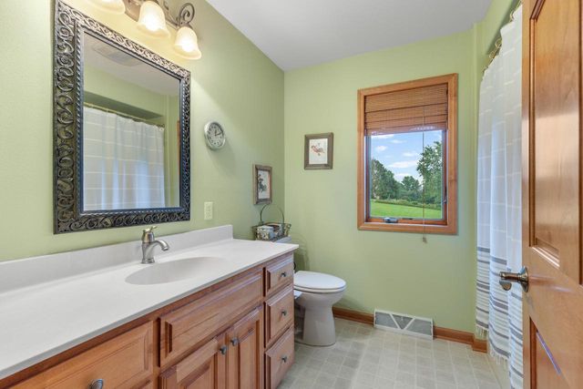 W1967 Mystic COURT, Ixonia, WI 53036