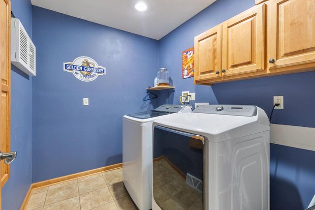 W1967 Mystic COURT, Ixonia, WI 53036
