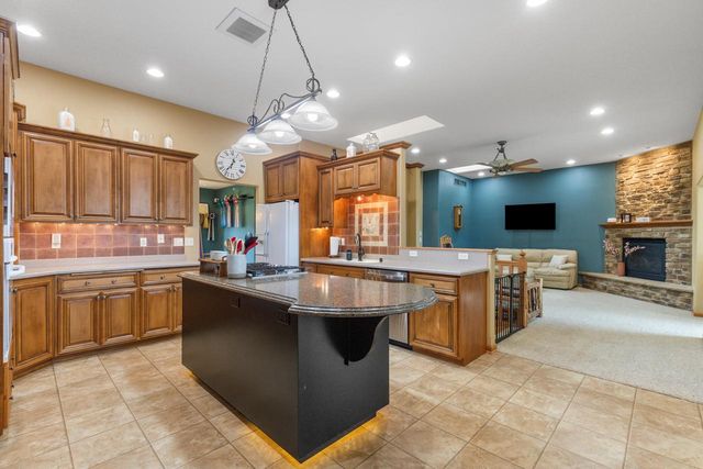 W1967 Mystic COURT, Ixonia, WI 53036