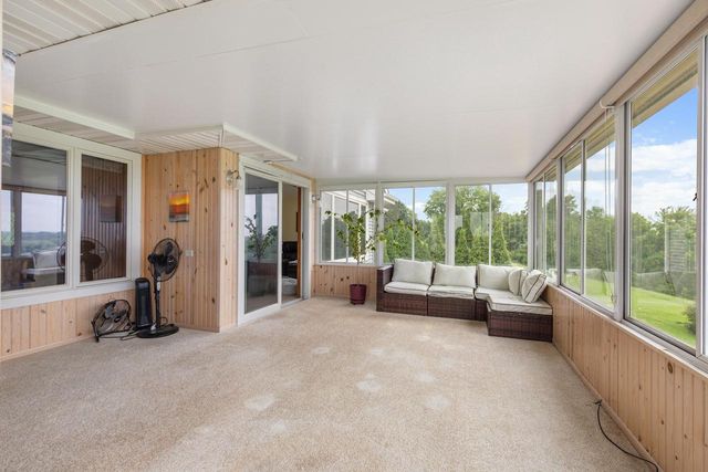 W1967 Mystic COURT, Ixonia, WI 53036