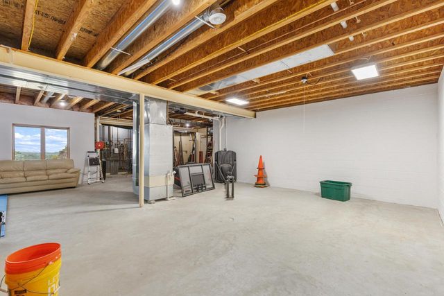 W1967 Mystic COURT, Ixonia, WI 53036
