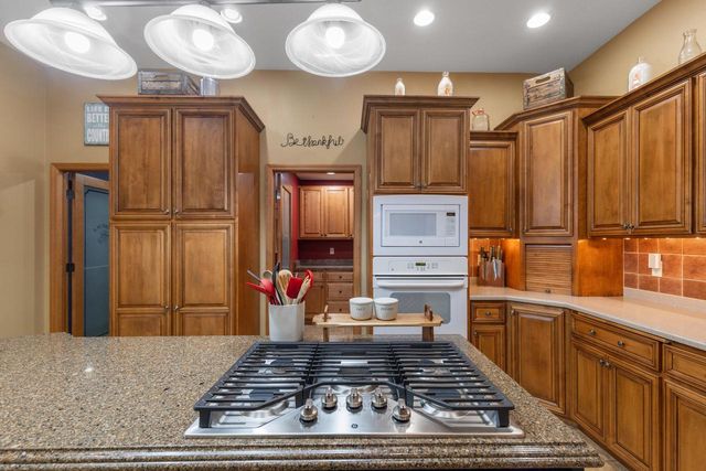 W1967 Mystic COURT, Ixonia, WI 53036