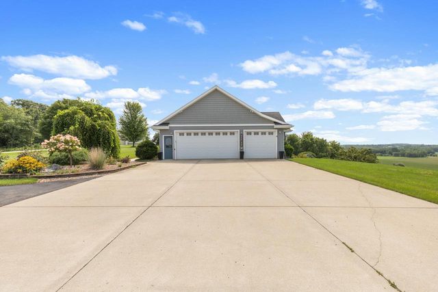 W1967 Mystic COURT, Ixonia, WI 53036
