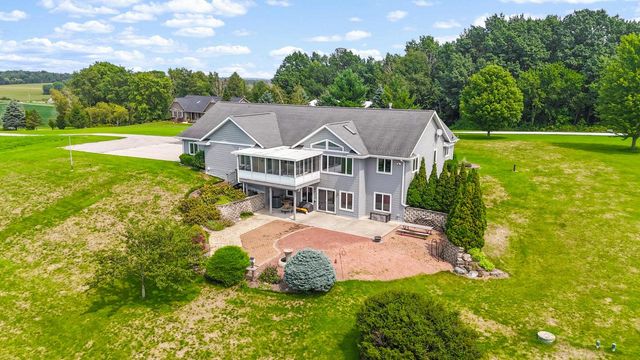 W1967 Mystic COURT, Ixonia, WI 53036