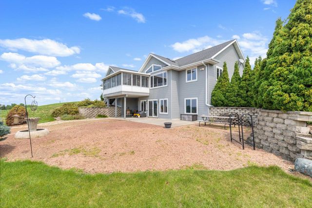 W1967 Mystic COURT, Ixonia, WI 53036