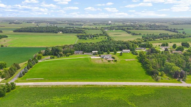 W1967 Mystic COURT, Ixonia, WI 53036