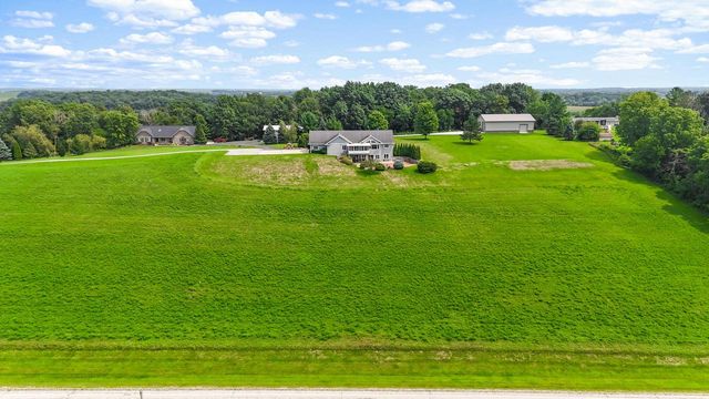 W1967 Mystic COURT, Ixonia, WI 53036