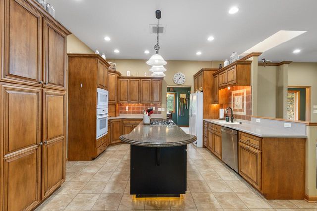 W1967 Mystic COURT, Ixonia, WI 53036