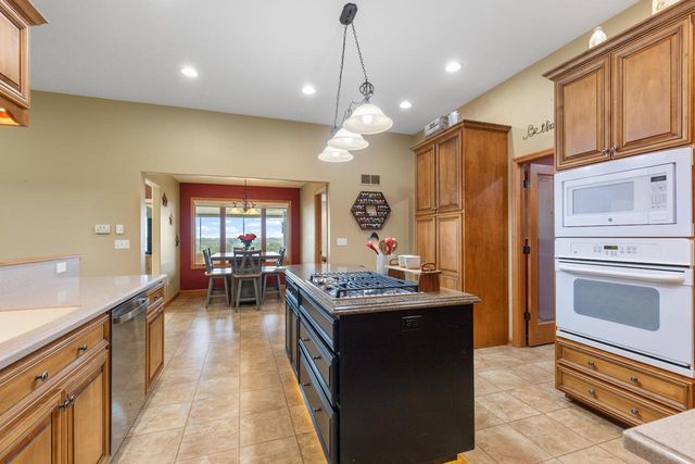 W1967 Mystic COURT, Ixonia, WI 53036