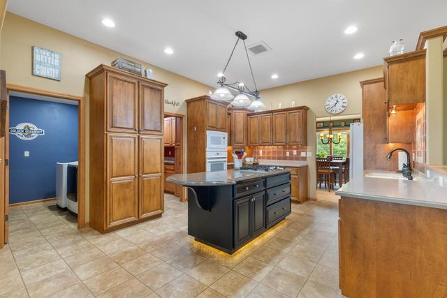W1967 Mystic COURT, Ixonia, WI 53036