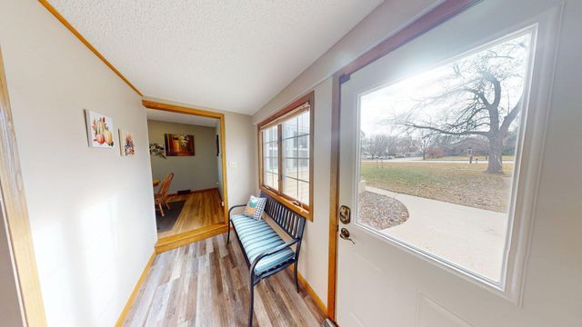 504 19th Avenue SW, Willmar, MN 56201