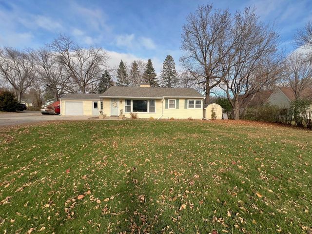 504 19th Avenue SW, Willmar, MN 56201