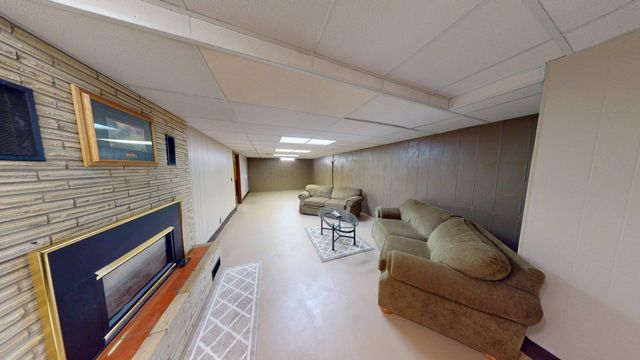 504 19th Avenue SW, Willmar, MN 56201