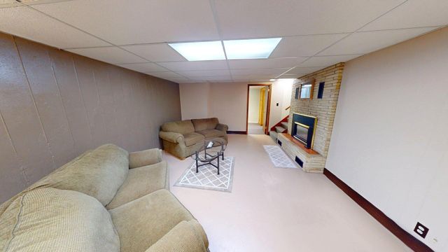 504 19th Avenue SW, Willmar, MN 56201