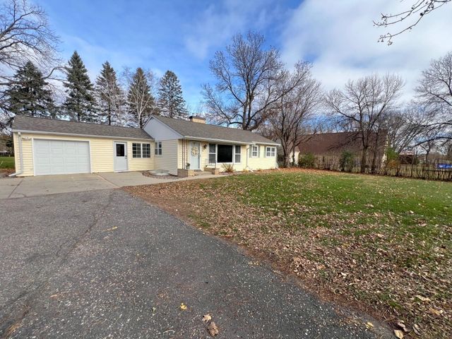 504 19th Avenue SW, Willmar, MN 56201