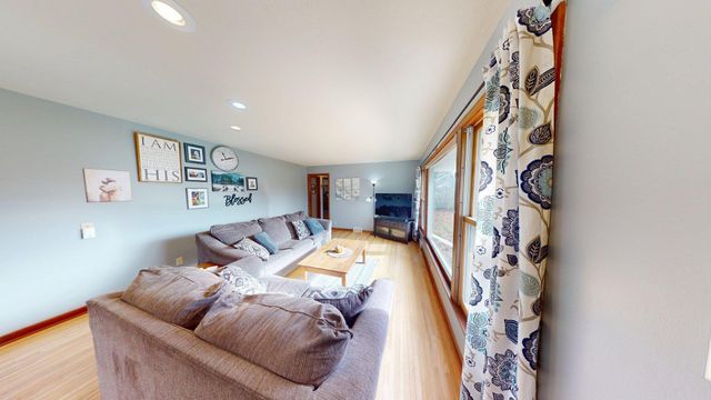 504 19th Avenue SW, Willmar, MN 56201