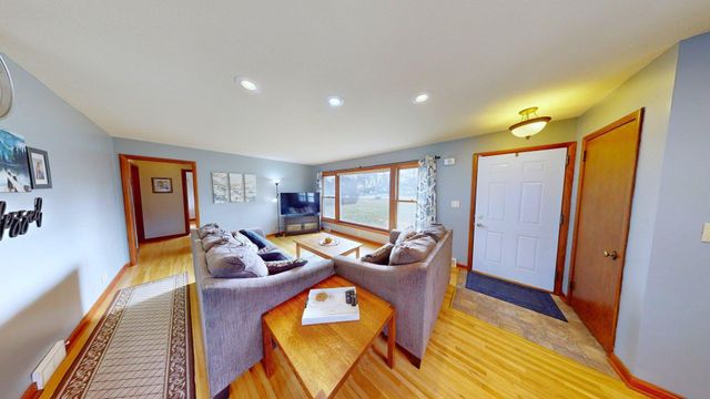 504 19th Avenue SW, Willmar, MN 56201