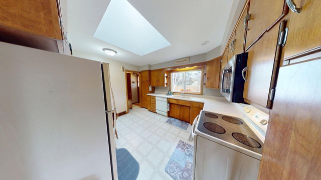 504 19th Avenue SW, Willmar, MN 56201