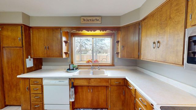 504 19th Avenue SW, Willmar, MN 56201