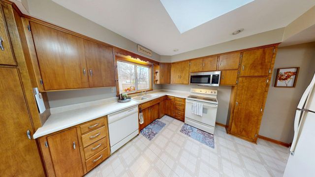 504 19th Avenue SW, Willmar, MN 56201
