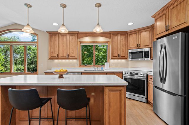 12852 Essex Way, Apple Valley, MN 55124