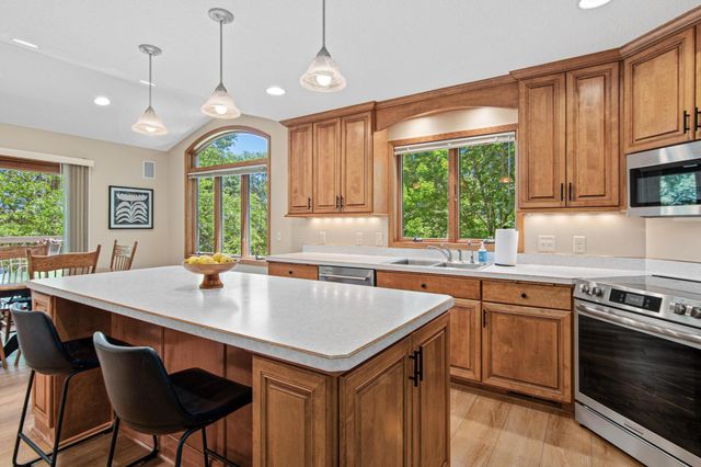 12852 Essex Way, Apple Valley, MN 55124
