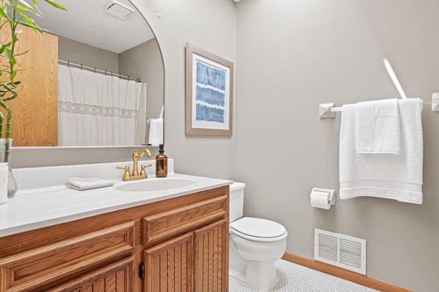 12852 Essex Way, Apple Valley, MN 55124
