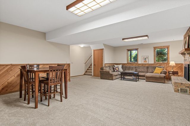 12852 Essex Way, Apple Valley, MN 55124